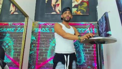 dominic_max1 live cam on Cam4