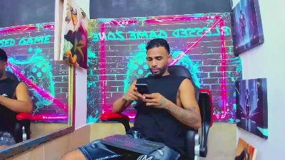 dominic_max1 live cam on Cam4