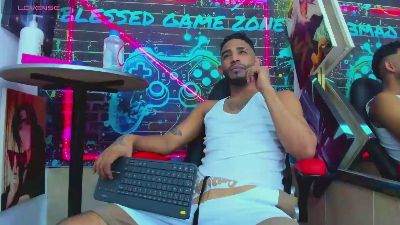 dominic_max1 live cam on Cam4