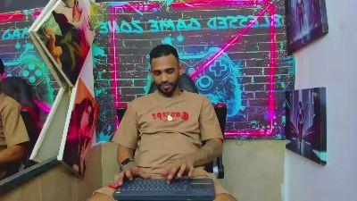 dominic_max1 live cam on Cam4