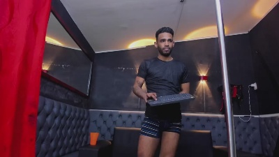 dominic_max1 live cam on Cam4