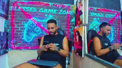 dominic_max1 live cam on Cam4