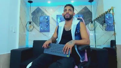 dominic_max1 live cam on Cam4