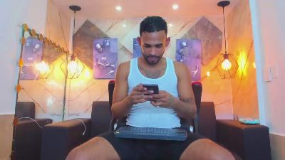 dominic_max1 live cam on Cam4