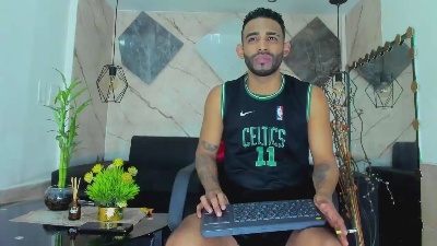dominic_max1 live cam on Cam4