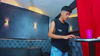 dominic_max1 live cam on Cam4