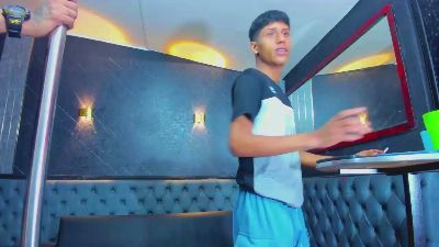 dominic_max1 live cam on Cam4