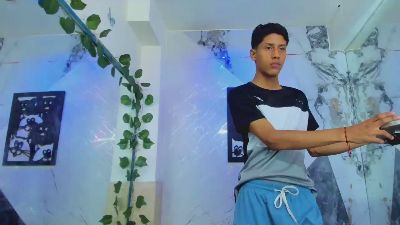 dominic_max1 live cam on Cam4