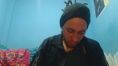 dracaris_grey1 live cam on Cam4