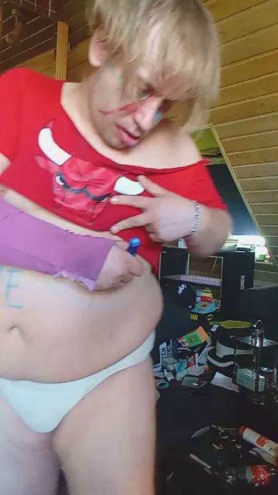 dressedZombie live cam on Cam4
