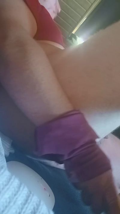 dressedZombie live cam on Cam4