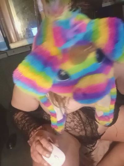 dressedZombie live cam on Cam4