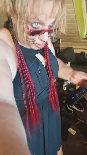 dressedZombie live cam on Cam4