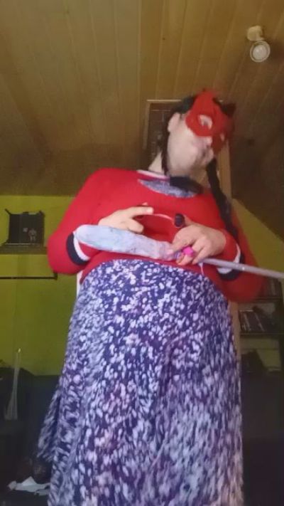 dressedZombie live cam on Cam4