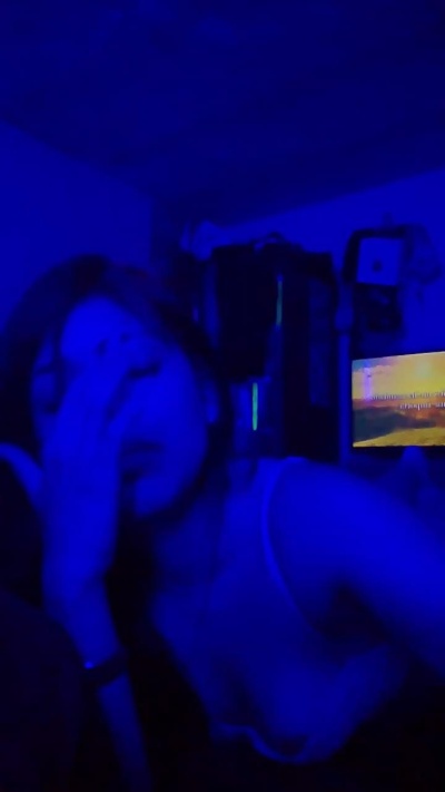 dulcechica4 live cam on Cam4