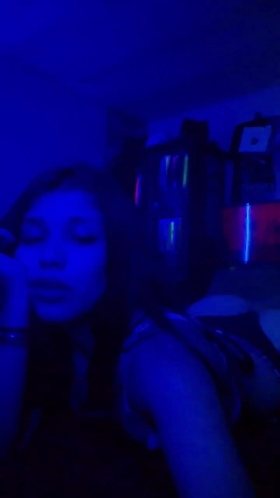 dulcechica4 live cam on Cam4