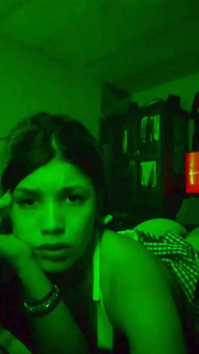 dulcechica4 live cam on Cam4