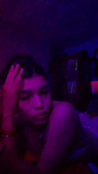 dulcechica4 live cam on Cam4