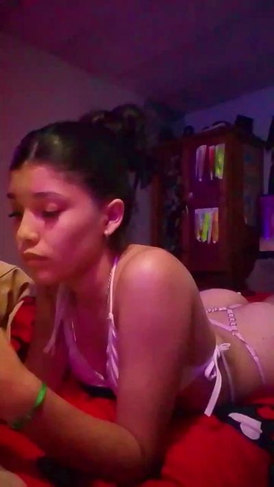dulcechica4 live cam on Cam4