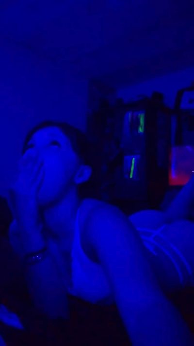 dulcechica4 live cam on Cam4