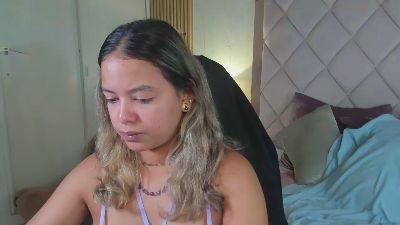 dulcelyra live cam on Cam4