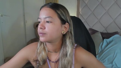 dulcelyra live cam on Cam4