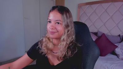 dulcelyra live cam on Cam4