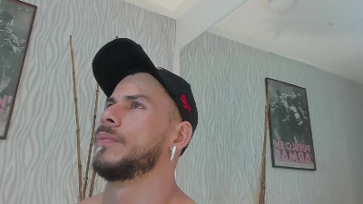 dylan_jacobx live cam on Cam4