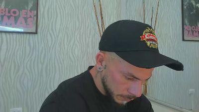 dylan_jacobx live cam on Cam4