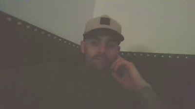 dylannielsen32 live cam on Cam4