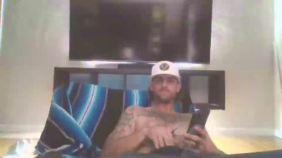 dylannielsen32 live cam on Cam4