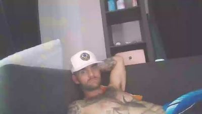 dylannielsen32 live cam on Cam4