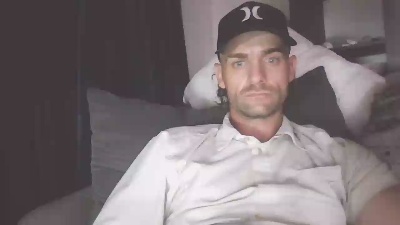 dylannielsen32 live cam on Cam4
