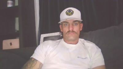 dylannielsen32 live cam on Cam4