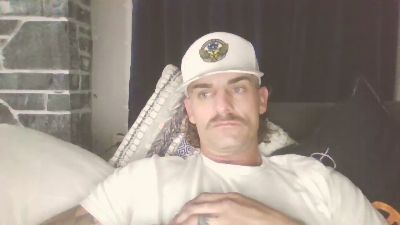 dylannielsen32 live cam on Cam4