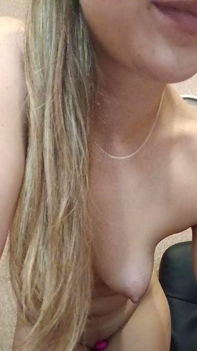 dzinblondi live cam on Cam4