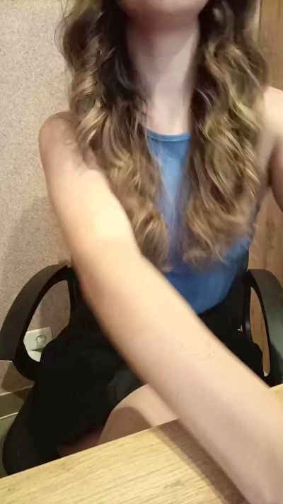 dzinblondi live cam on Cam4