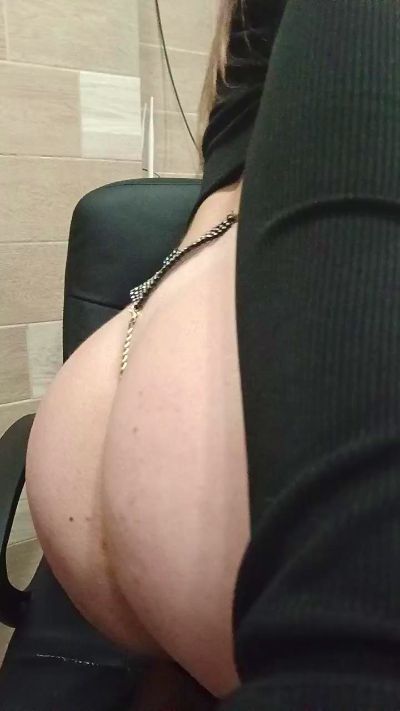 dzinblondi live cam on Cam4