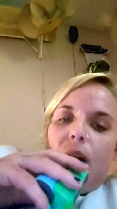 eazy_breezy live cam on Cam4