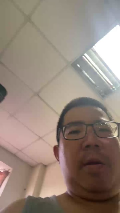 edgemebear6969 live cam on Cam4
