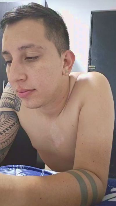 eduar8 live cam on Cam4