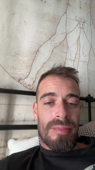 elSpanishGuy live cam on Cam4