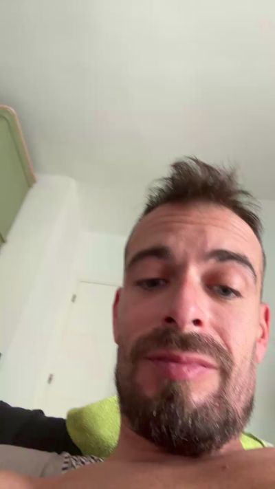 elSpanishGuy live cam on Cam4