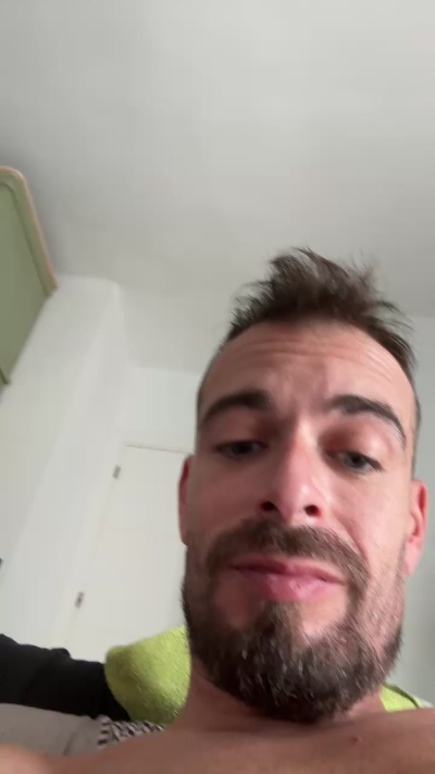elSpanishGuy live cam on Cam4