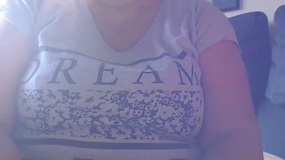 elaundtom1 live cam on Cam4