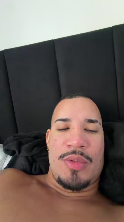 elbobayma live cam on Cam4