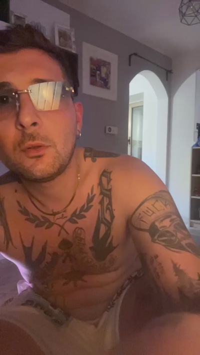 eldiablo3 live cam on Cam4