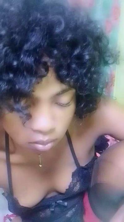 elia220 live cam on Cam4