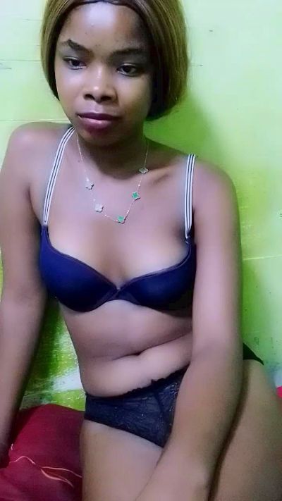 elia220 live cam on Cam4