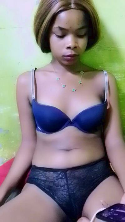 elia220 live cam on Cam4